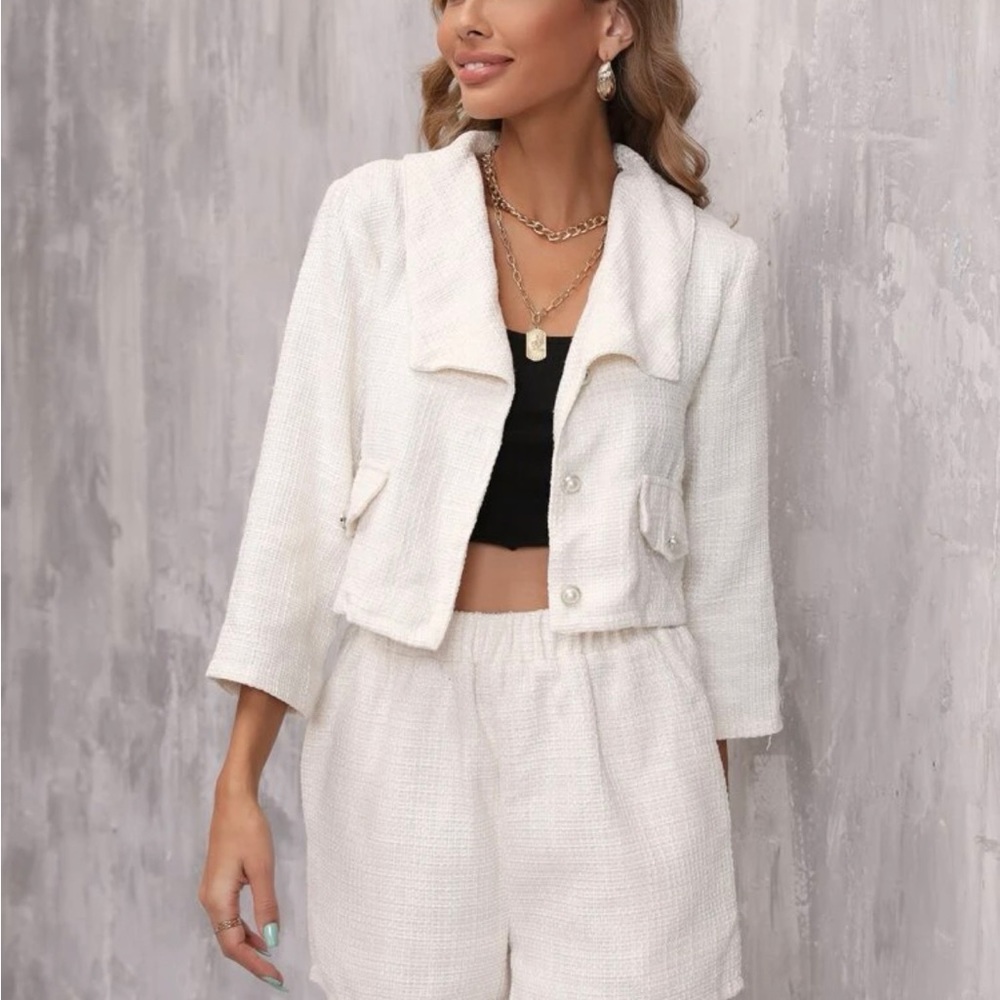Crop jacket in white